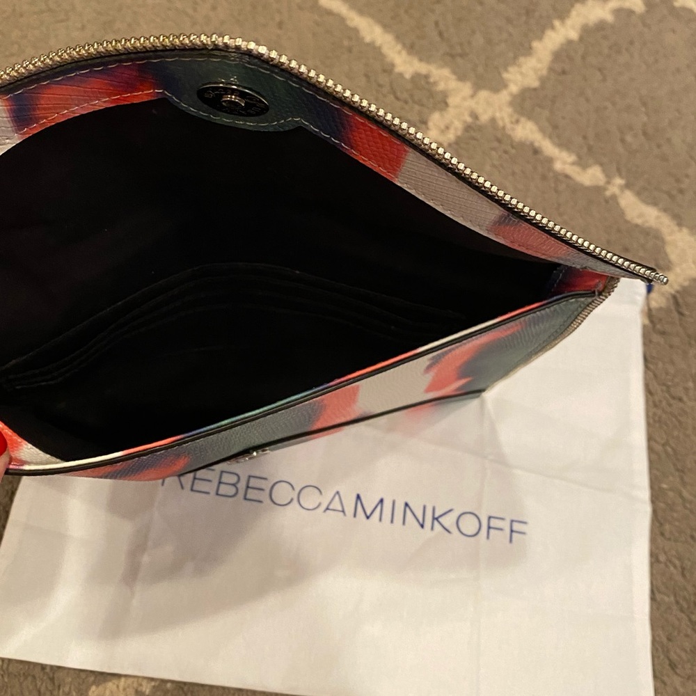 ❤️‍🔥 Rebecca Minkoff Tie Dye clutch w/zipper edge - Picture 3 of 6